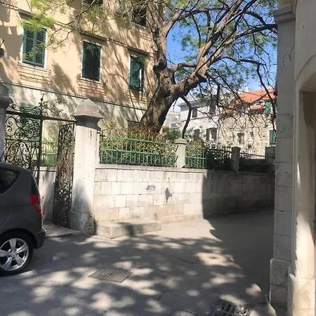 Sweet In Center 스플리트